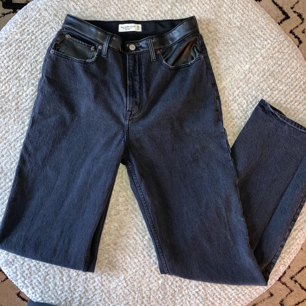 Abercrombie and Fitch 90s Relaxed Jean High Rise